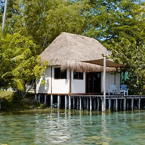 Exclusive Palafito @ Lagoon Front Appartement